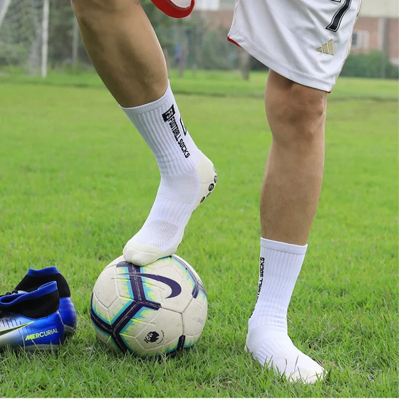 4 Pairs Men's Soccer Socks with Grip, Non Slip Anti Slip Athletic Socks with Cushion Pads for Football/Basketball/Hockey